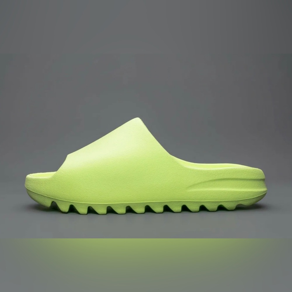 Yeezy slides size 10